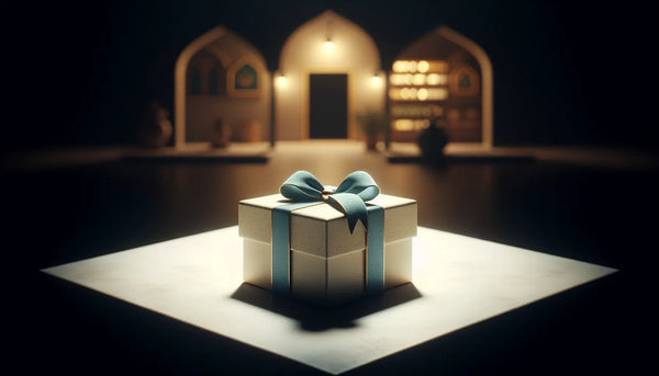 Elegantes, schmales Geschenk mit blauer Schleife auf weißer Fläche vor ruhiger Nachtapotheke mit klar sichtbarem Sternenhimmel