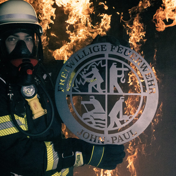 Schild des Feuerwehr Logos in vollem Einsatz!