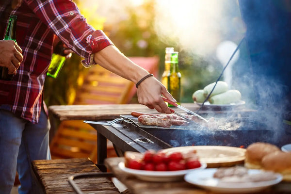 Grillmagie: Geschenke, die Grillherzen höherschlagen lassen