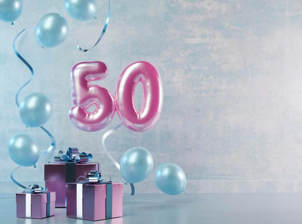 Das perfekte Geschenk zum 50. Geburtstag für Frauen: Monogramme und weitere kreative Ideen - Steelmonks