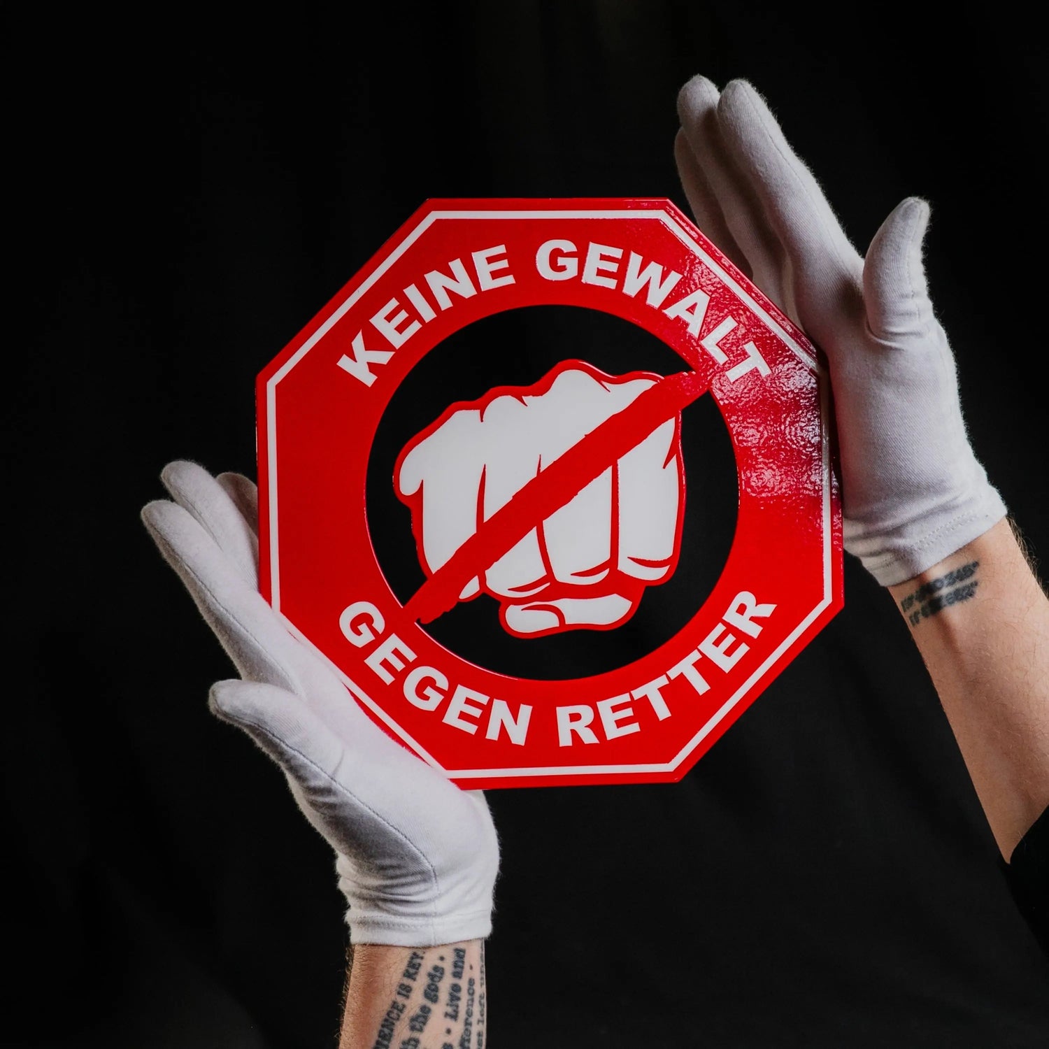 Keine Gewalt Schild Steelmonks