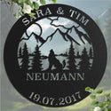 Familienschild Berge mit Wolf -  Baum Schild