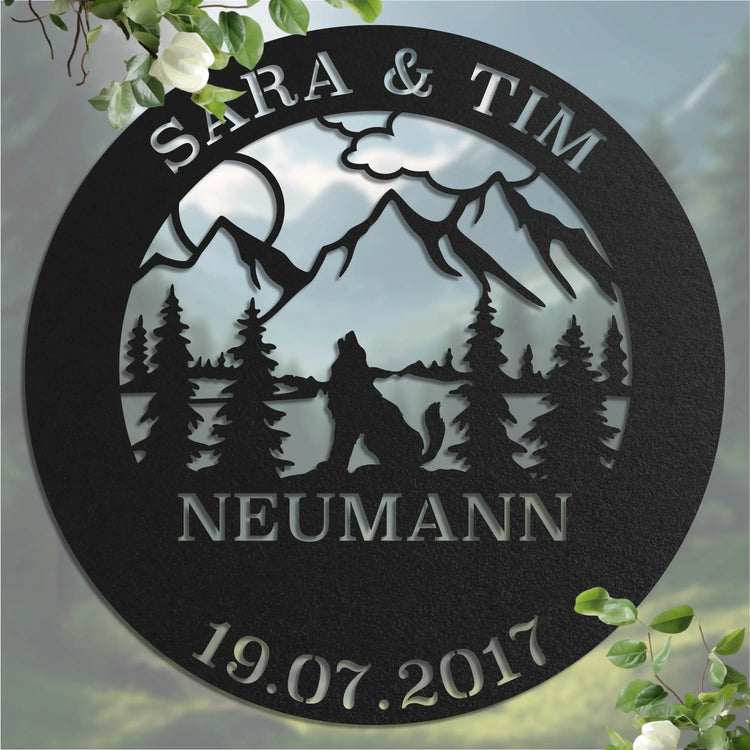 Familienschild Berge mit Wolf