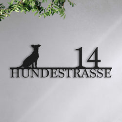 Straßenschild mit Hund -  Straßenschild