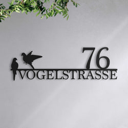 Straßenschild mit Vögeln -  Straßenschild