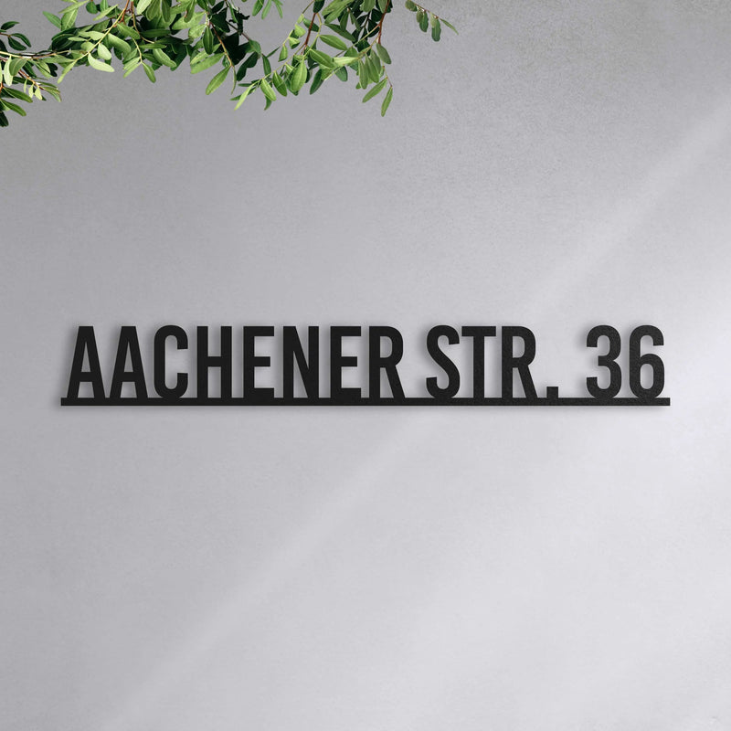 Straßenschild mit Hausnummer auf einer Linie -  Straßenschild – Schilder aus Stahl von Steelmonks