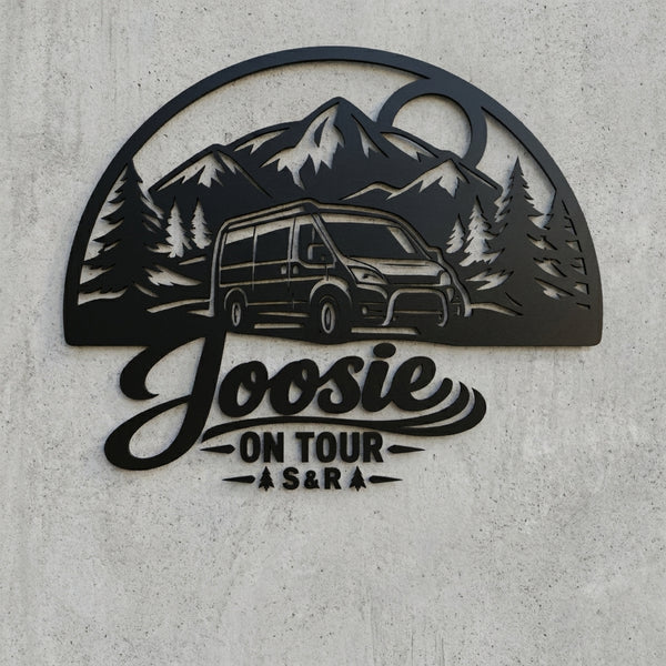 Wandschild Camper Joosie – Berge & Wald
