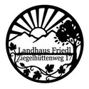 Ovales Landhaus-Wandschild – Sonne, Berg, Baum & Ranke