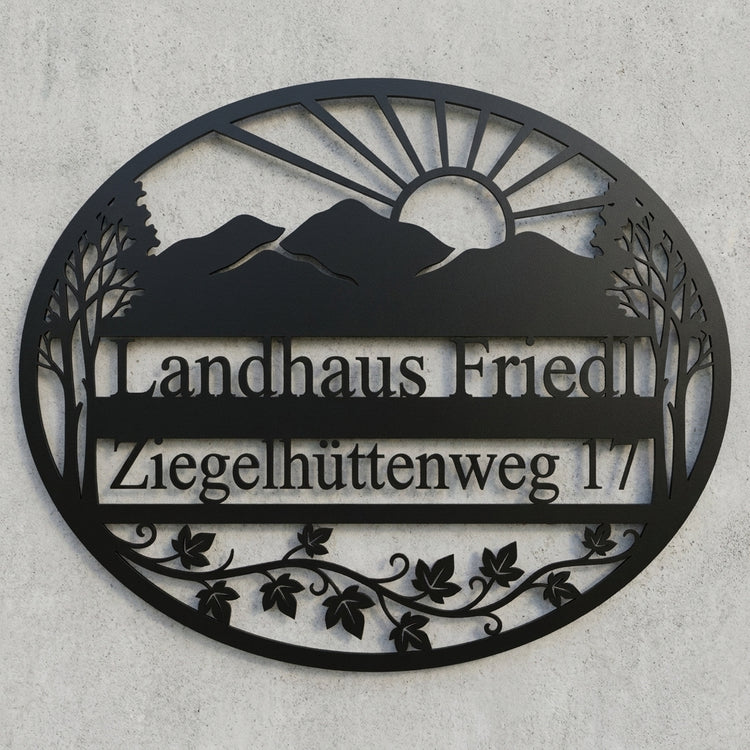 Ovales Hausschild Landhausstil – Berge & Ranke