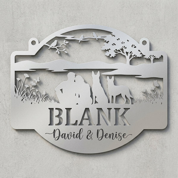 Familien-Wandschild BLANK – Paar am See mit zwei Malinois
