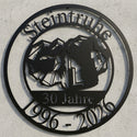Rundes Jubiläumsschild Steintruhe