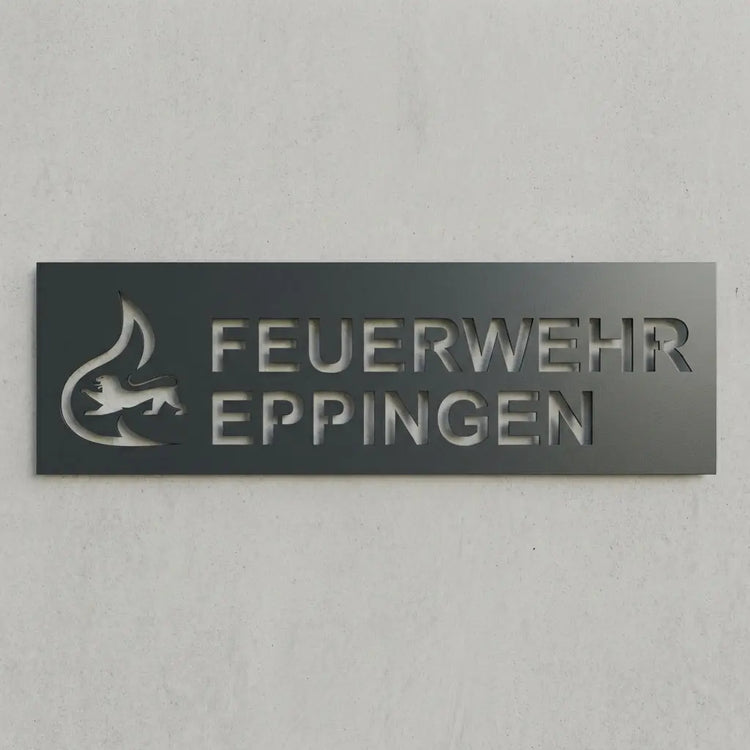 Rechteckiges Logo-Wandschild – negativ ausgeschnitten
