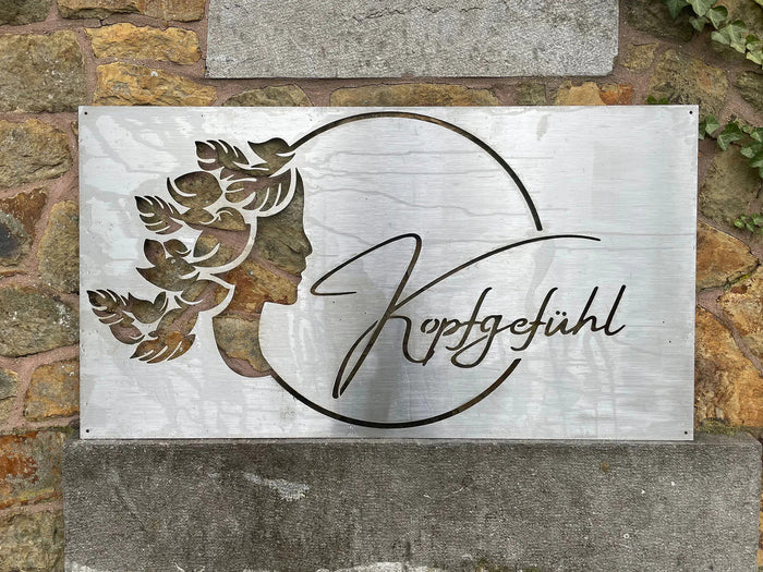 Cortenstahl-Schild frisch zugeschnitten, stahlgrau