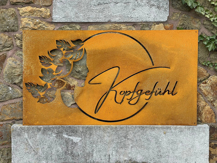 Cortenstahl-Schild mit erster orangefarbener Patina