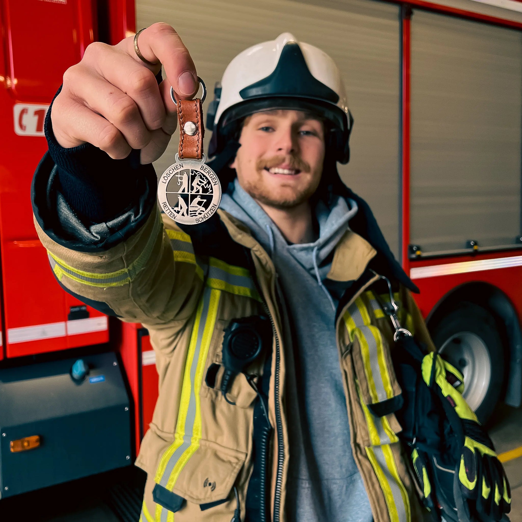🚒 Stolzes Feuerwehr-Signet: Ein Anhänger, der Helden ehrt! — Steelmonks