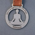 Steelmonks-Metallschild,Yoga. Sport- & Freizeit Anhänger Wanddekoration erhältlich in verschiednen Größen und Farben.