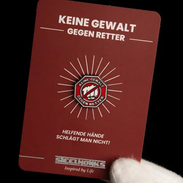 Anstecker „Keine Gewalt gegen Retter“ auf seiner Karte