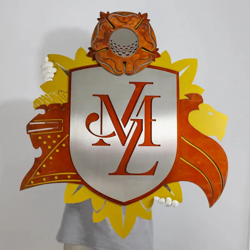 Vierlagiges Wappen aus Gold, Corten und Edelstahl